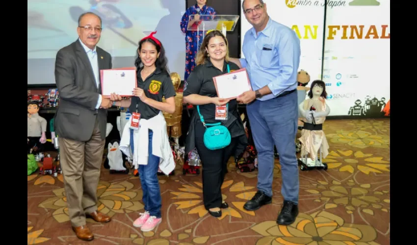  Jóvenes panameños dejan en alto a Panamá.