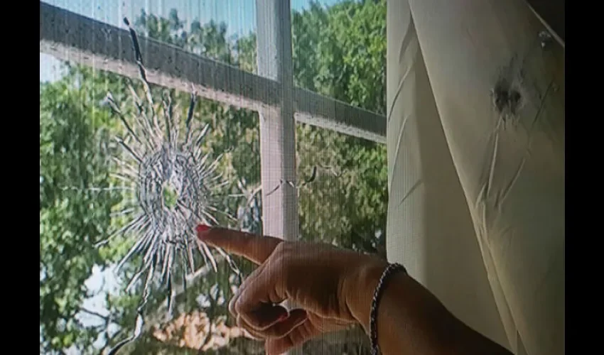  "Iba a llamar a más policías, pero después vi que eran ellos que disparaban", acotó la residente.   