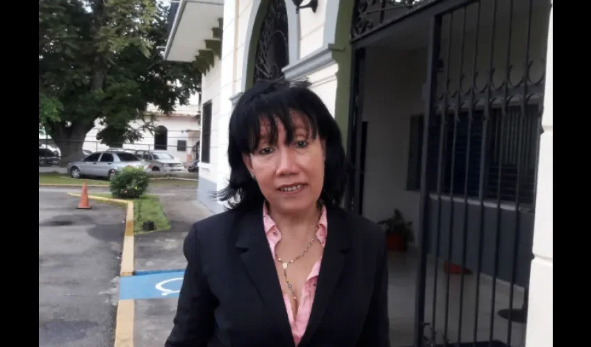 Abogada Claudia Alvarado, defensora de Williams Dathan Holbert