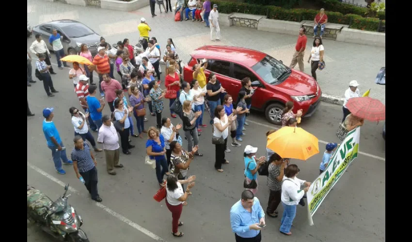 Añadió que durante los próximos días se mantendrán a la espera luego de algunos acercamientos realizados durante la semana.