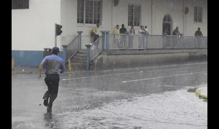 Sinaproc recomienda durante las lluvias y tormentas adoptar medidas preventivas.