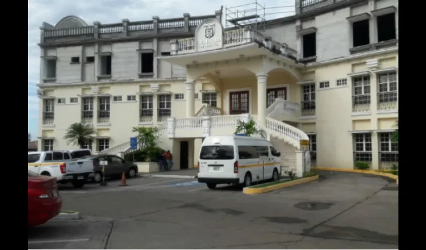 Los hechos se dieron a las 10:00 a.m. del pasado sábado cuando la víctima caminaba por la Avenida Estudiante