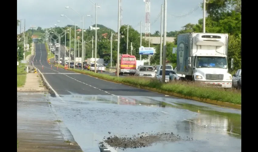La rotura fue de tal magnitud que ambos paños de la vía tuvieron que ser cerrados.