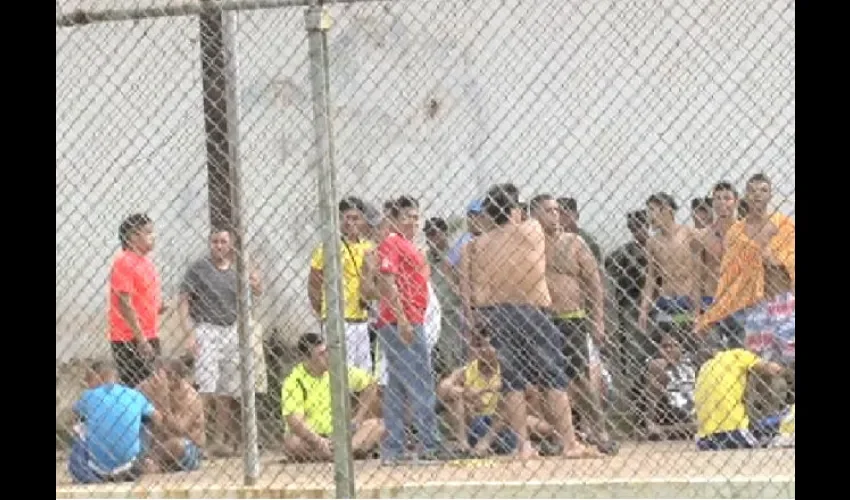 En la nueva cárcel de Chiriquí, se observa  la seguridad a cargo de custodios del ministerio de gobierno.