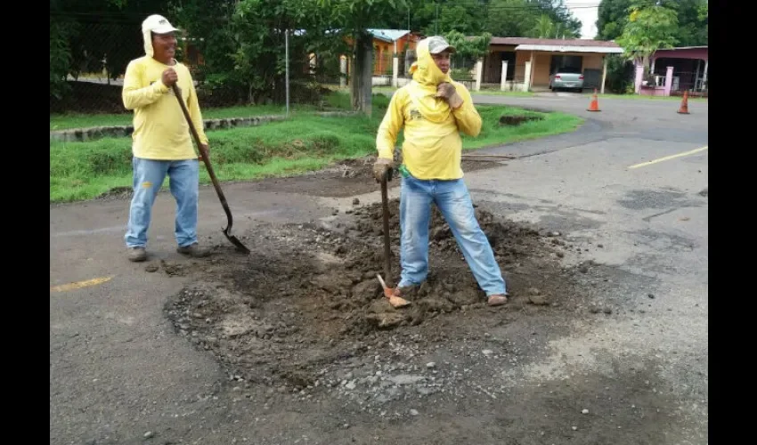 Los conductores que transitan en el área esperan que MOP siga los trabajos.