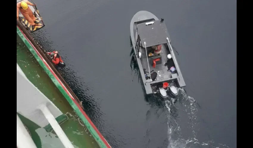 La tripulación compuesta por dos ciudadanos de nacionalidad costarricense, y un nicaragüense fueron traslados a puerto seguro en Rodman. 