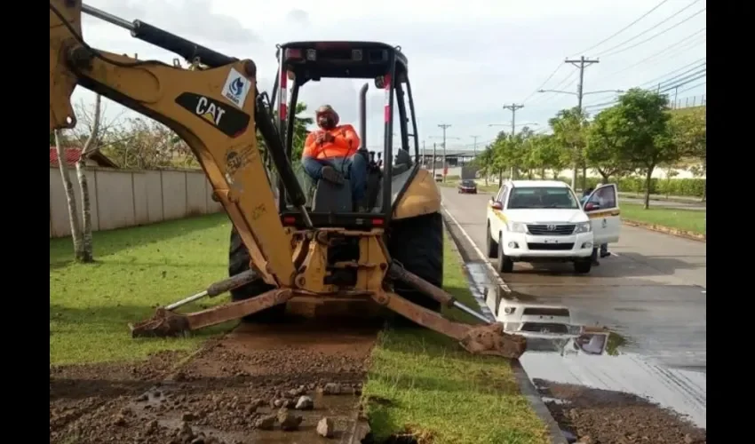 Trabajos de reparación en Quintas del Lago.
