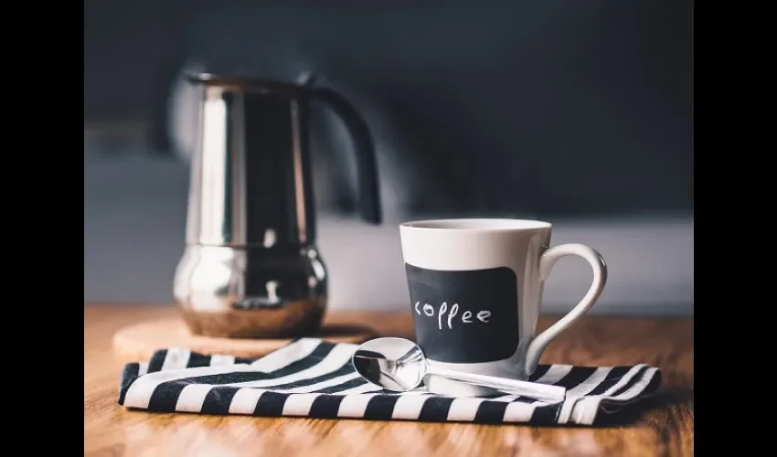 El café sí puede afectar en el nivel de colesterol, sobre todo en aquellas personas que beben café sin filtrar.