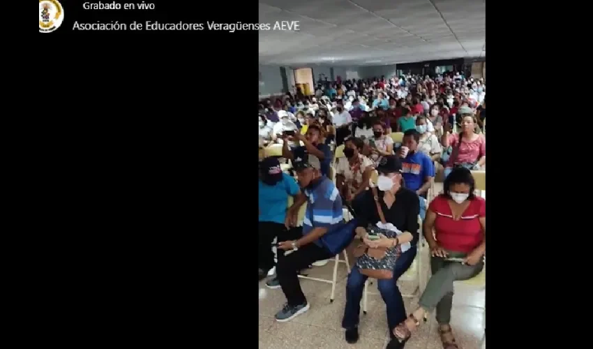 Vistas de la reunión de docentes. 