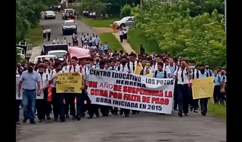 Protesta de la comunidad educativa.