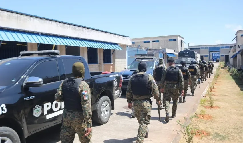 Vista de las unidades de la policía. 