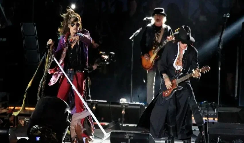 Vista del grupo estadounidense Aerosmith durante un concierto, en una fotografía de archivo. EFE/Victor Lerena.