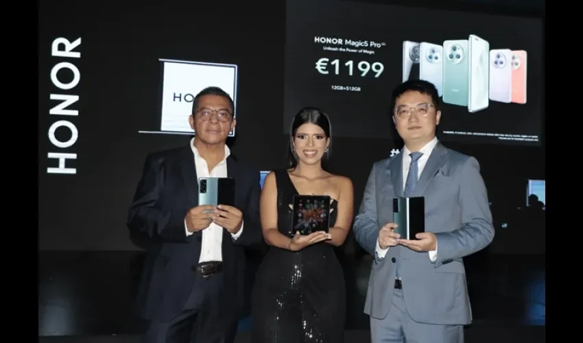 HONOR se encargó de demostrar a los presentes todas las características innovadoras de estos dispositivos. Foto / Víctor Arosemena.