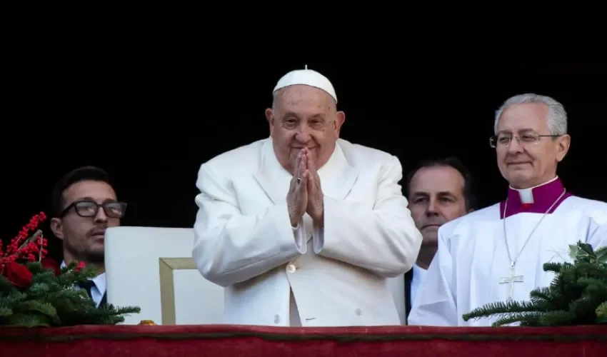 El papa Francisco durante la tradicional bendición Urbi et Orbi del día de Navidad, el 25 de diciembre de 2024. EFE/ANGELO CARCONI