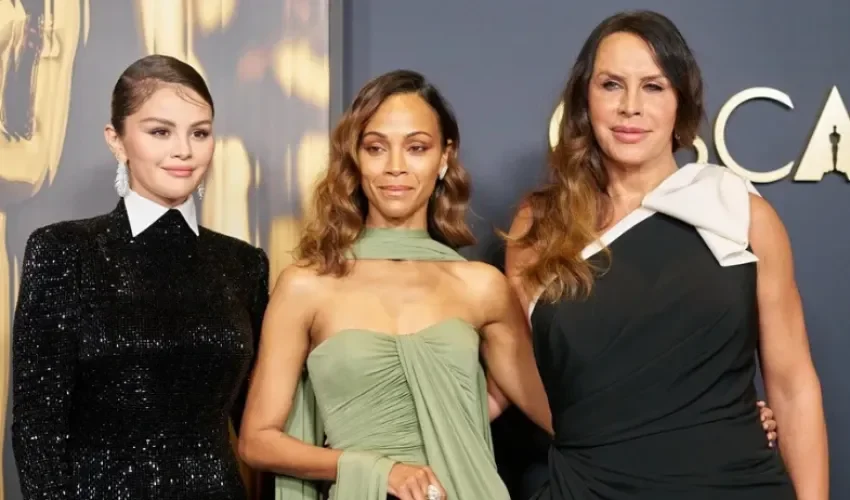 Selena Gomez (i), Zoe Saldana (C) y Karla Sofía Gascon (D), en una fotografía de archivo. EFE/EPA/Allison Dinner