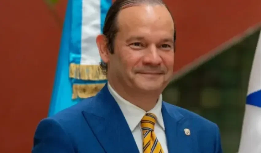 Canciller Martínez-Acha. 