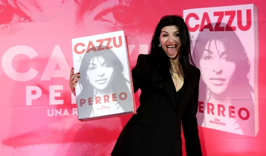La cantante argentina Cazzu posa durante una rueda de prensa este martes, en Ciudad de México (México). EFE/ Mario Guzmán