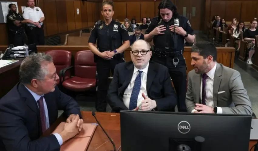Fotografía de el exproductor de cine Harvey Weinstein en el Tribunal Supremo de Manhattan este jueves, en Nueva York (EE.UU.). EFE/EPA/ Timothy A. Clary