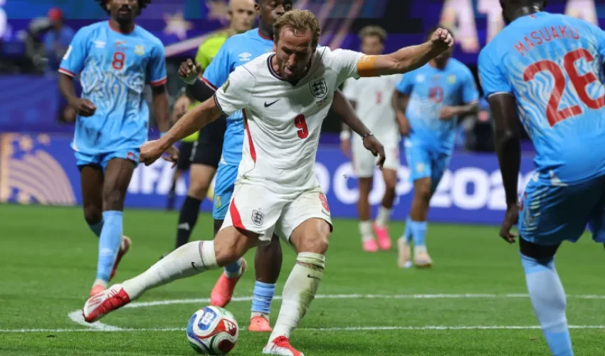 El inglés Harry Kane marca el gol que pone a su equipo en ventaja (2-1) durante el partido de dieciseisavos de final de la Copa Mundial de la FIFA 2026 entre Inglaterra y la República Democrática del Congo, en Atlanta (EE. UU.), el 1 de julio de 2026. EFE/EPA/CRISTOBAL HERRERA-ULASHKEVICH