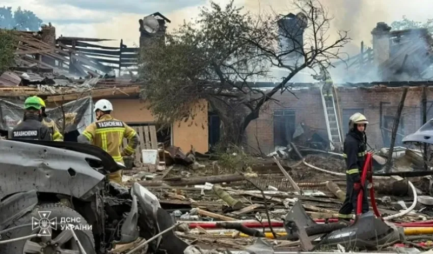 Ataque ruso con misiles llevado a cabo a plena luz del día este viernes contra la región de Kiev. Foto ilustrativa EFE. 