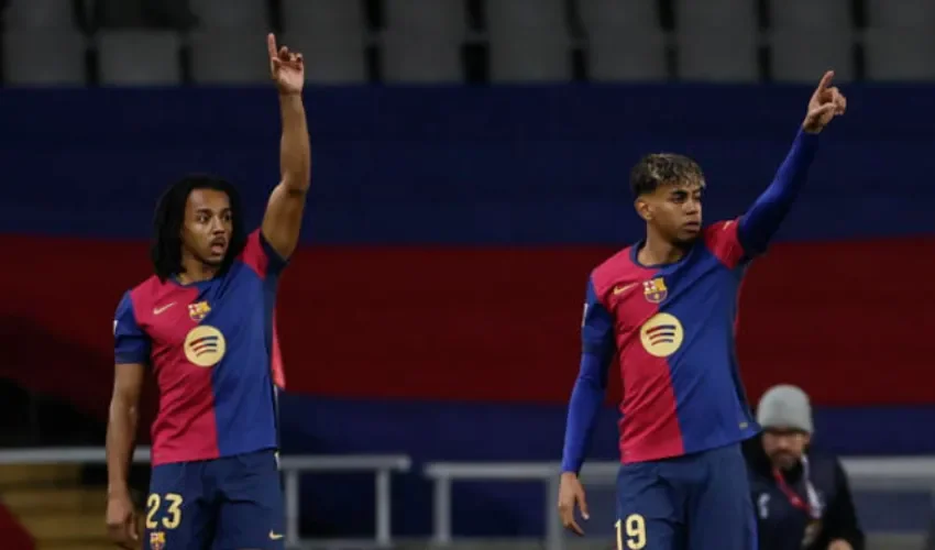 Lamine Yamal y Jules Koundé, en una foto de archivo con el Barcelona. Foto: EFE.