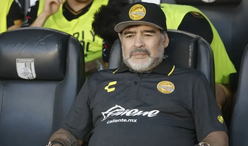 Fotografía de archivo del fallecido exfutbolista argentino Diego Armando Maradona. EFE/ Enrique Contla