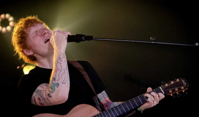 Fotografía de archivo de una presentación del cantante británico Ed Sheeran en Amsterdam (Países Bajos). EFE/Sander Konning