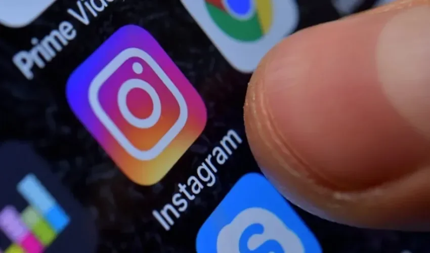 Fotografía de archivo de la aplicación de Instagram en un iPhone, en Kaarst (Alemania). EFE/ Sascha Steinbach