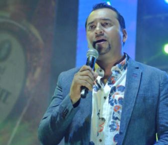 Conociendo a Tavo Flores, el hombre de la 'Gallina Fina' 