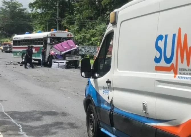  Reportan unos 10 heridos tras accidente en la carretera Panamá - Colón 