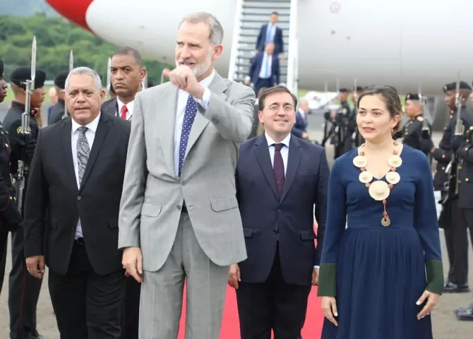  El Rey Felipe VI, presidentes de la región y diplomáticos de varios países ya están en Panamá 
