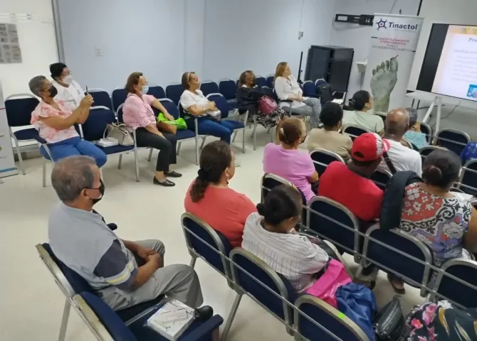  Pacientes diabéticos e hipertensos en la Policlínica de Betania participan en docencia 