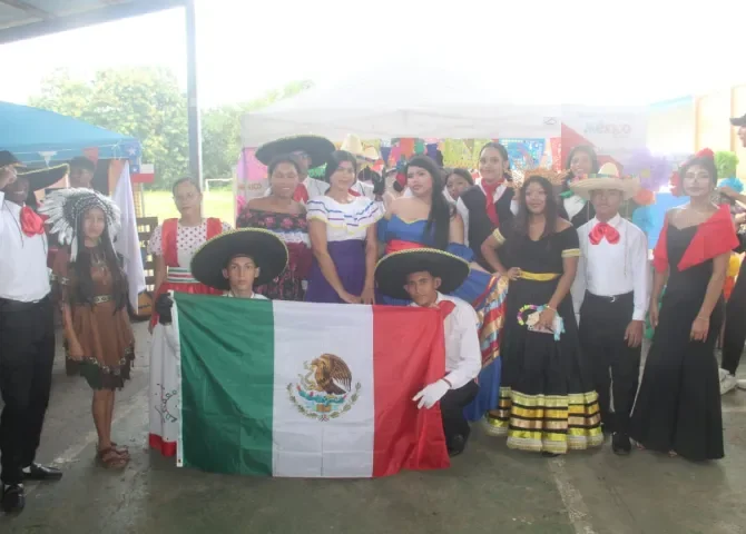  Presentan feria de turismo en el Colegio Venancio Fenosa Pascual 