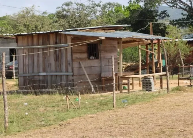  Atienden tema de asentamientos en tierras estatales y privadas en Colón 