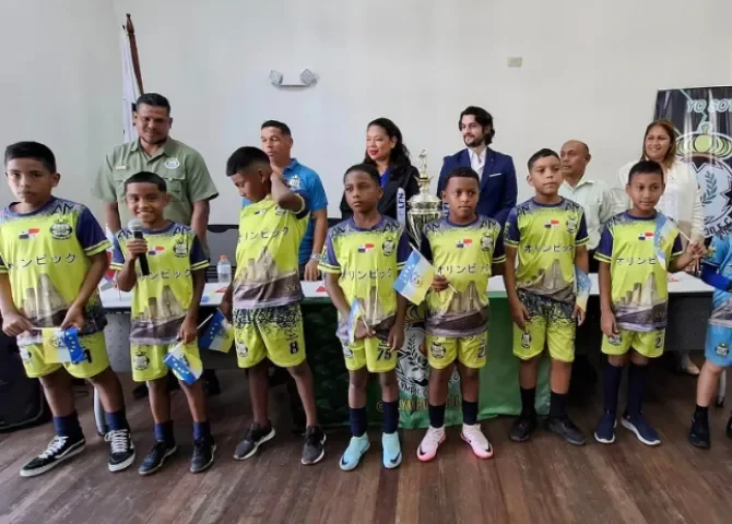  Niños colonenses representarán al país en torno de fútbol en Rusia 