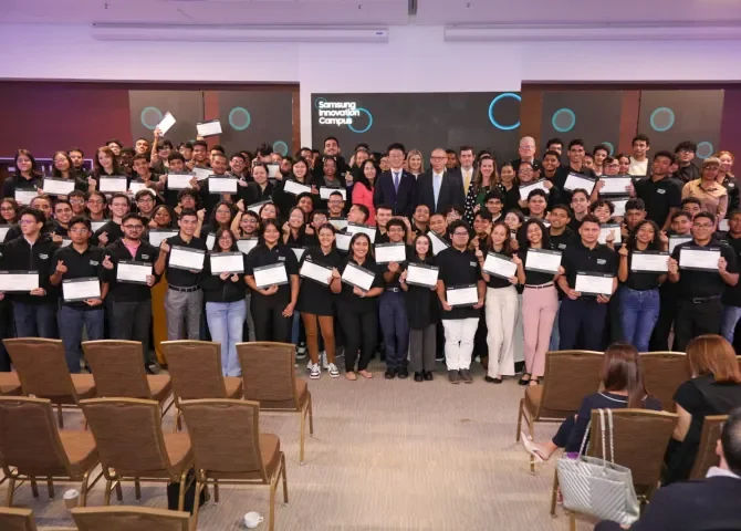  Empoderan a las nuevas generaciones certificando a 130 jóvenes en Inteligencia Artificial 