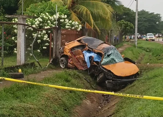  ¡En la curva de la muerte! Reportan dos muertos por vuelco en El Espino de Santiago 