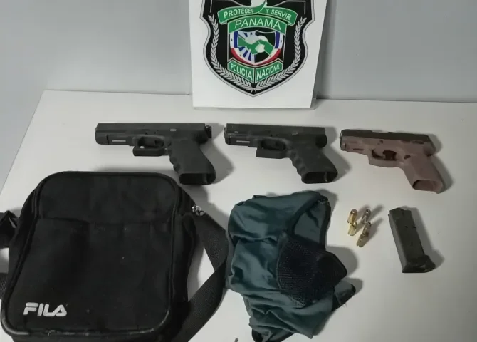  Aprehenden a joven de 16 años de edad con tres armas de fuego en Los Checas 