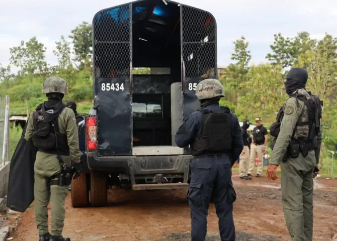  Policía aprehende a siete personas por cobro de nombramientos en el Ministerio de Educación 