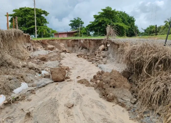  Residentes de Cerro Gordo y La Amapola piden auxilio tras el deterioro de vías por las lluvias 