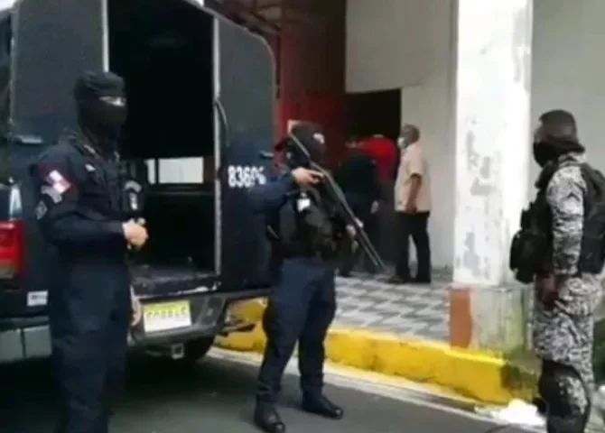   Capturan a dos presuntos homicidas en Cristóbal Este  