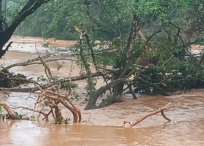  Comunidades en Mariato siguen aisladas y urgen ayuda humanitaria tras intensas lluvias en Veraguas 