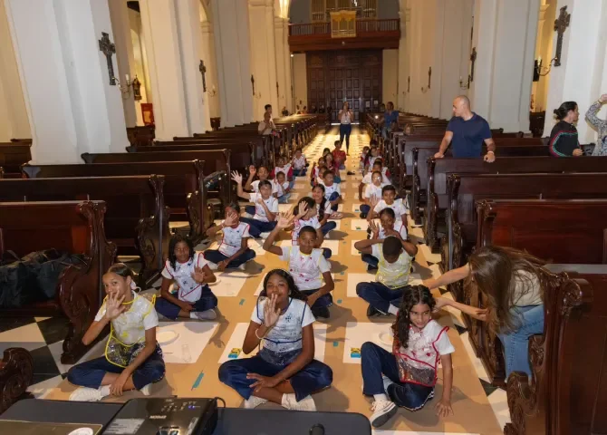  ¡Amor por la patria! Ochenta niños destacan en taller de arte y patriotismo 