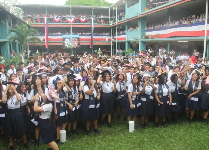  ¡Gratos recuerdos! Alumnos graduandos del Instituto América no se olvidarán de su último acto cívico 