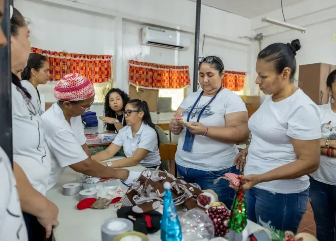  Privadas de libertad se preparan para el gran bazar navideño  