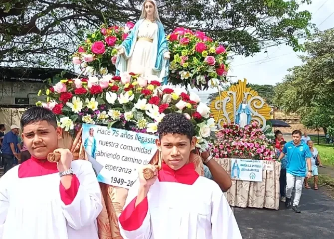  Romería Mariana en Santiago celebra 75 Años de fe y devoción a la virgen de la Medalla Milagrosa 