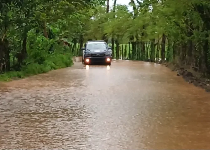  Inundación en Veraguas: familias trasladadas a albergue tras desbordamiento del río Quebro 