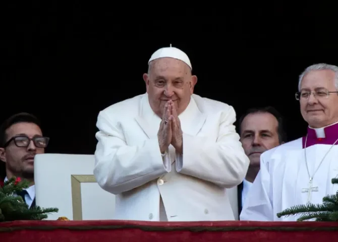  El papa Francisco durante la tradicional bendición Urbi et Orbi del día de Navidad, el 25 de diciembre de 2024. EFE/ANGELO CARCONI 