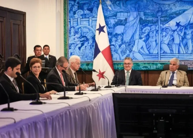  Presidente José Raúl Mulino se reune con diputados de MOCA 