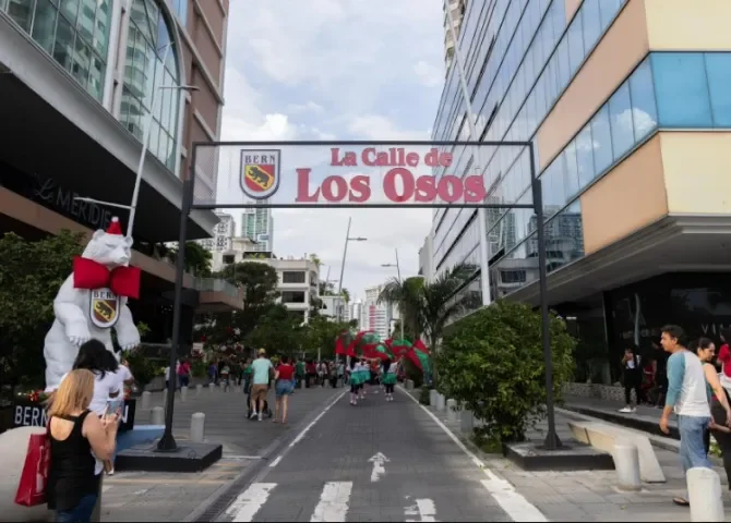  Inauguran calle de Los Osos; un preámbulo a las actividades navideñas en ciudad de Panamá 